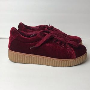 Yoki 6.5 red/burgundy velvet sneakers